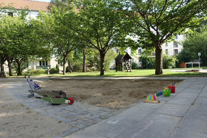Innenhof mit Sandkasten Innenhof mit Sandkasten